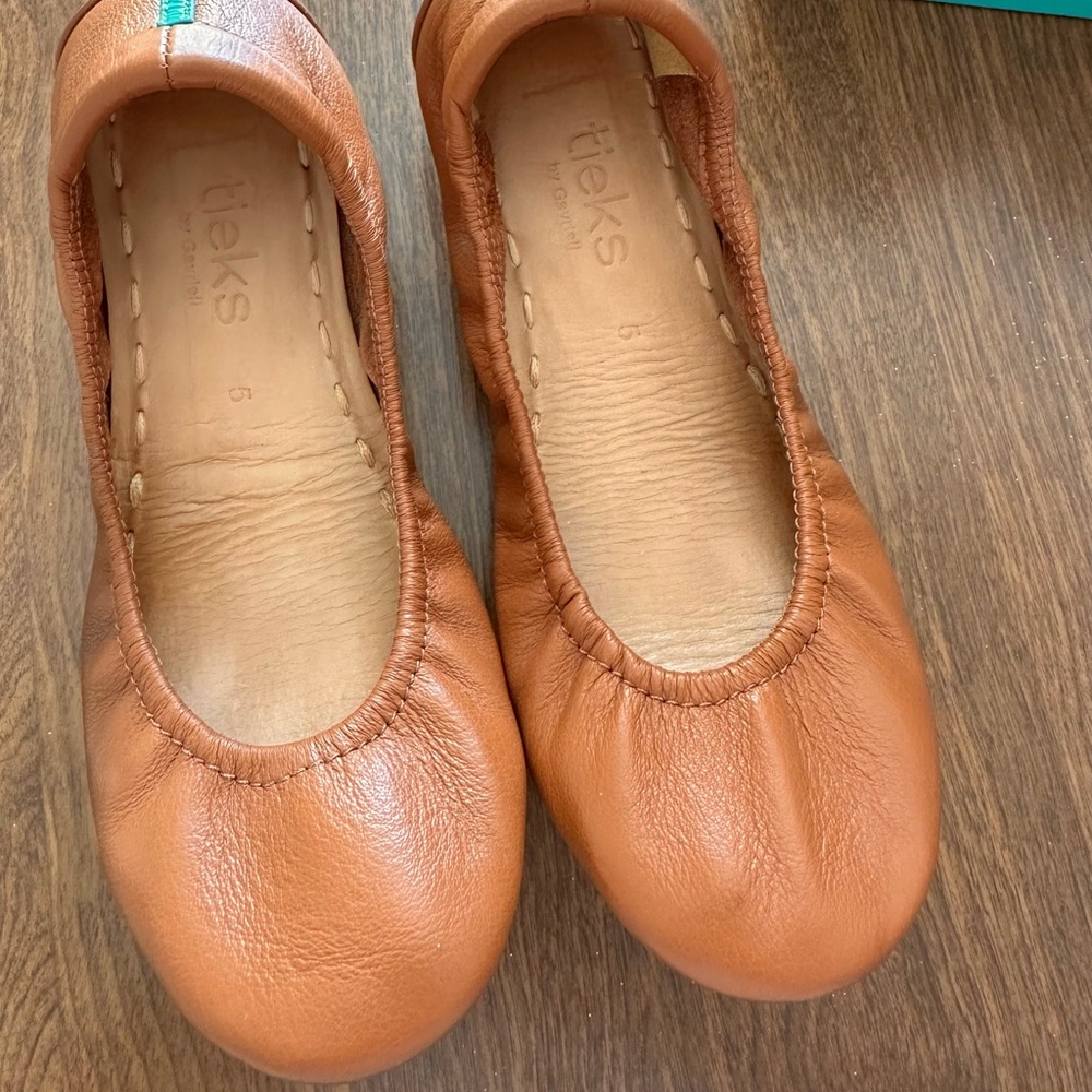 Tieks Chestnut Flats